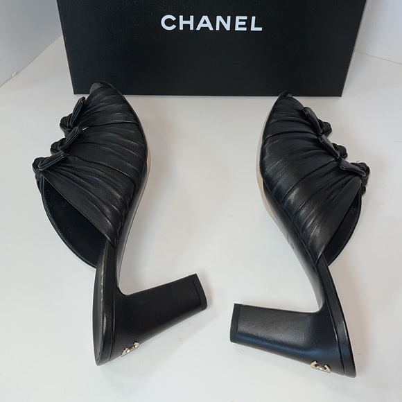 Chanel Sz. 42EU Black Lambskin, 3.5” Heel Mules, 3 Sailor Knots on Top EUC - Picture 8 of 11